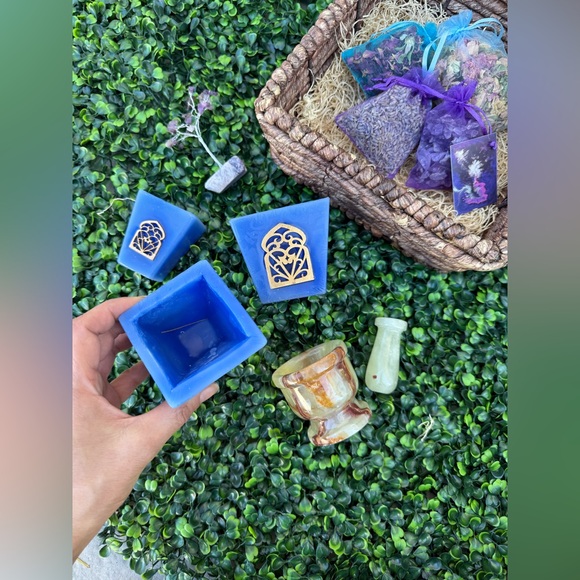 Crystal & Botanical Gift Set | Cleansing, Love, and Spiritual Clarity - Picture 4 of 9
